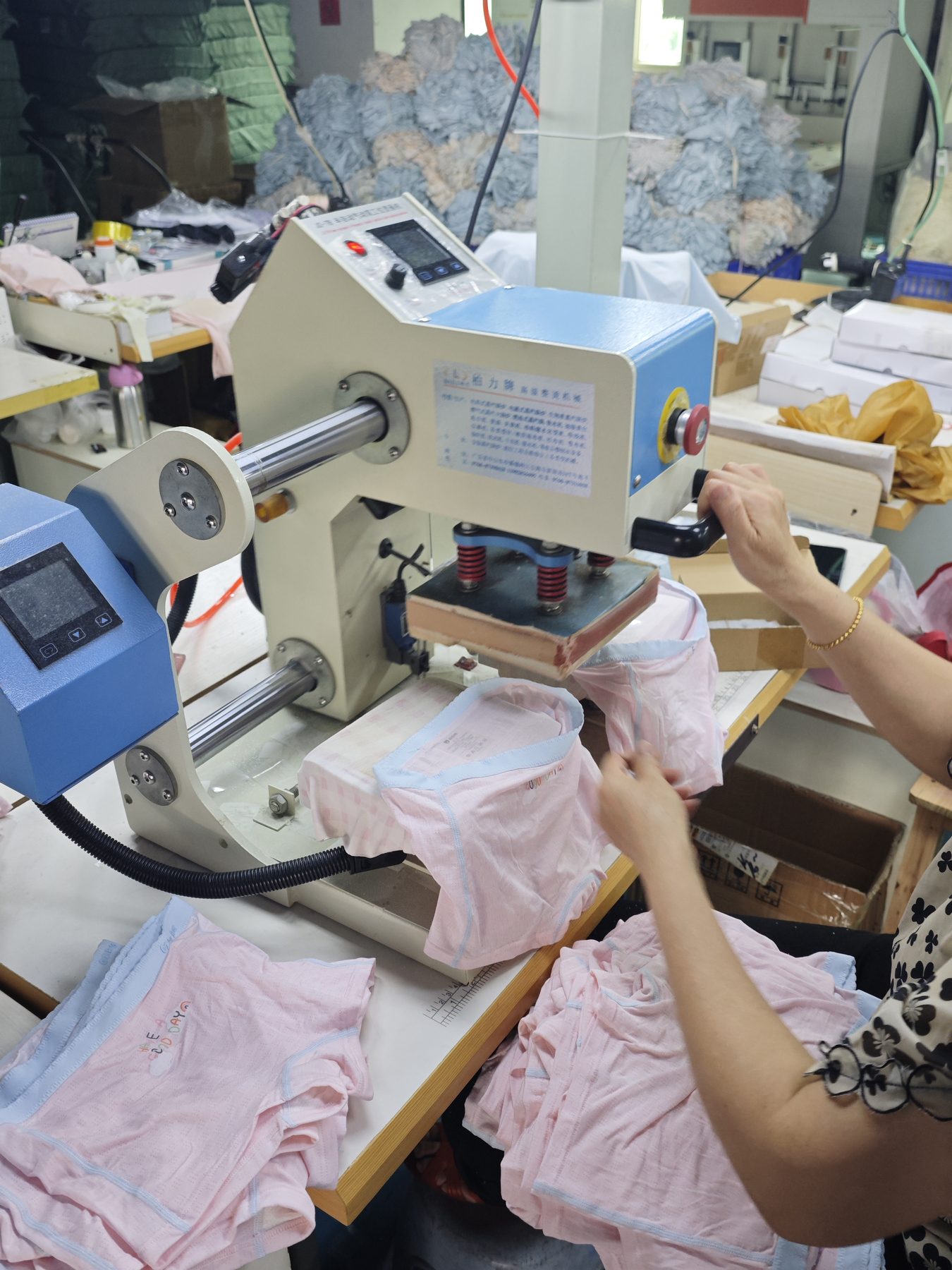 Seamless underwear production process
